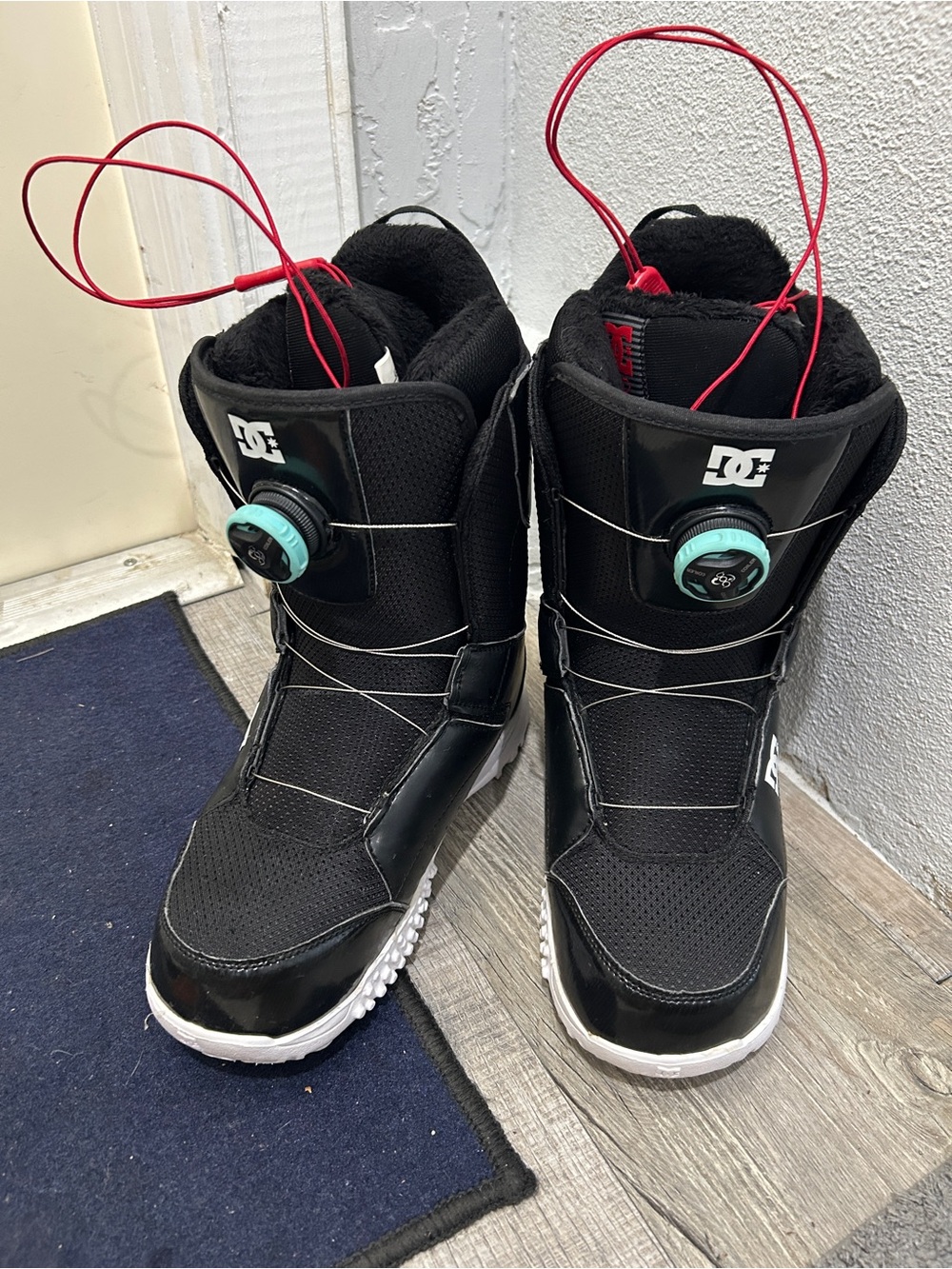 DC women 9 Black Snowboard Boots with Boa Lacing